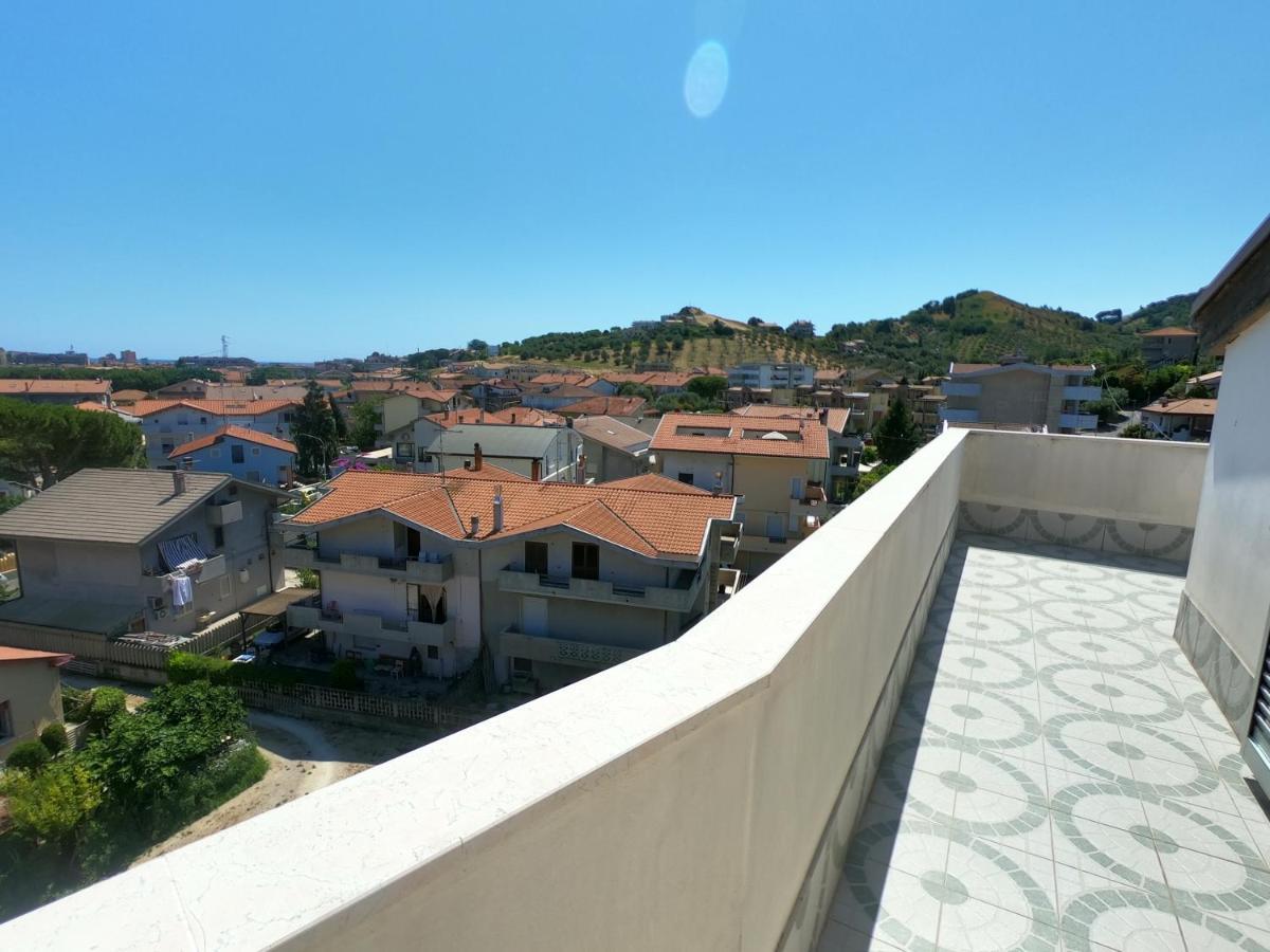Attico Petfriendly Con Terrazzo, Via Del Borgo Apartment มอนเตซิลวาโน ภายนอก รูปภาพ
