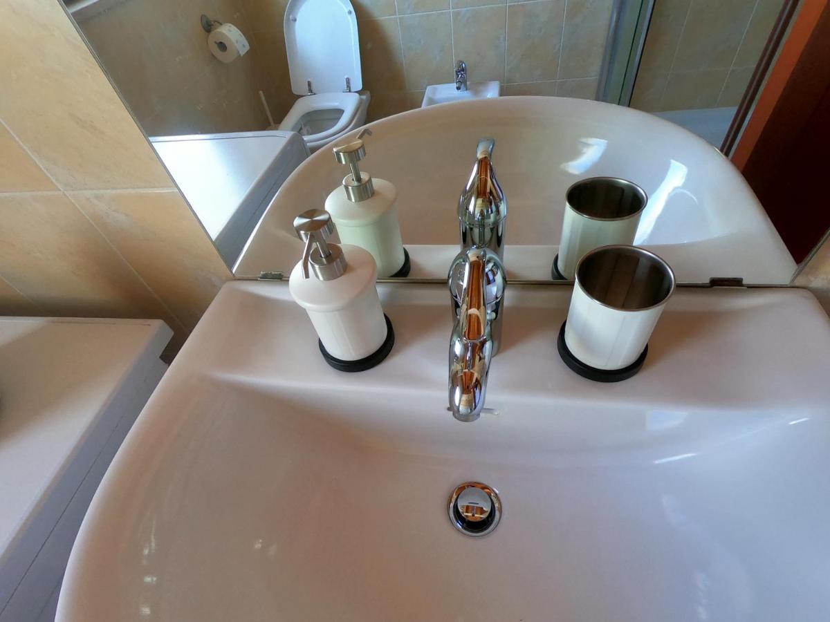 Attico Petfriendly Con Terrazzo, Via Del Borgo Apartment มอนเตซิลวาโน ภายนอก รูปภาพ