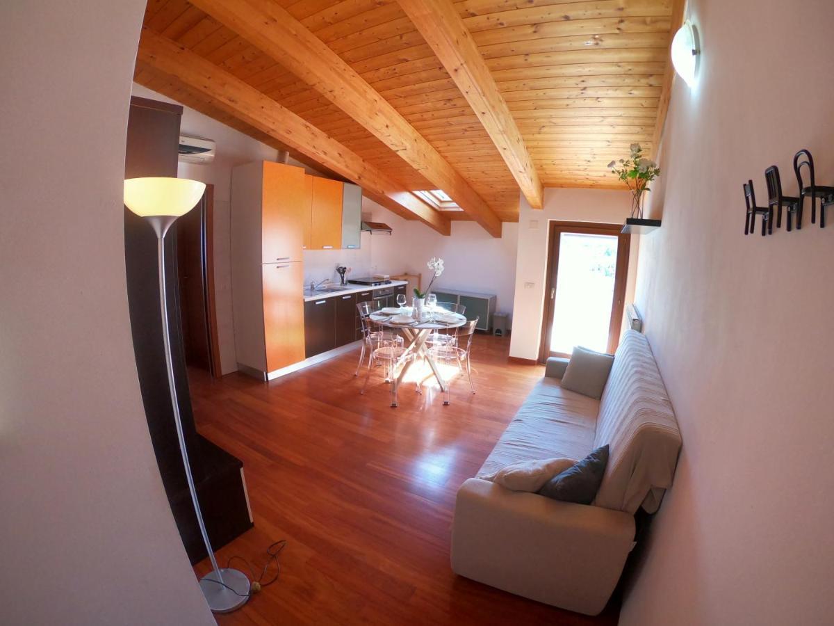 Attico Petfriendly Con Terrazzo, Via Del Borgo Apartment มอนเตซิลวาโน ภายนอก รูปภาพ