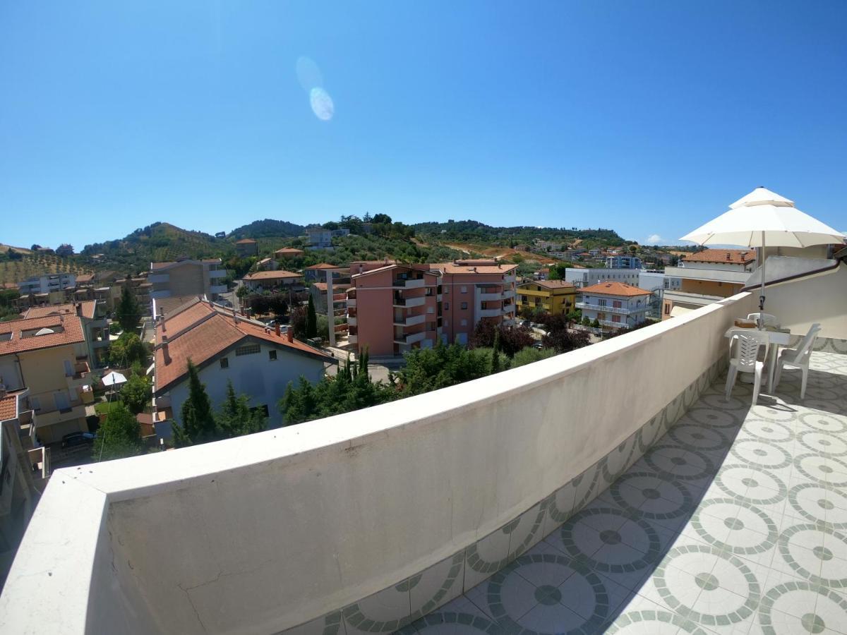 Attico Petfriendly Con Terrazzo, Via Del Borgo Apartment มอนเตซิลวาโน ภายนอก รูปภาพ