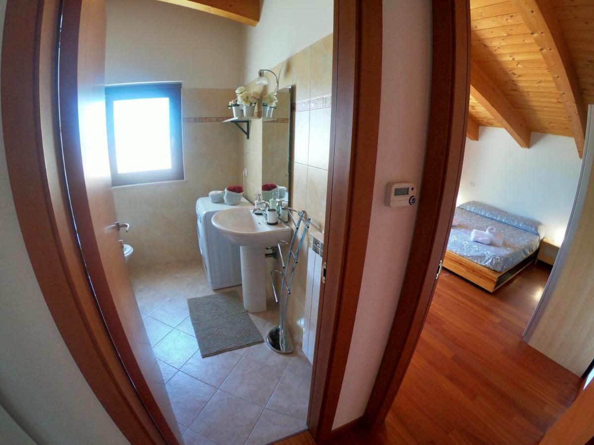 Attico Petfriendly Con Terrazzo, Via Del Borgo Apartment มอนเตซิลวาโน ภายนอก รูปภาพ