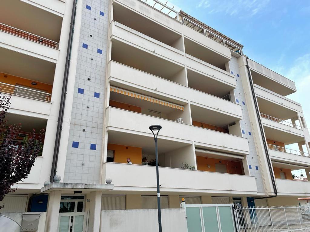 Attico Petfriendly Con Terrazzo, Via Del Borgo Apartment มอนเตซิลวาโน ภายนอก รูปภาพ